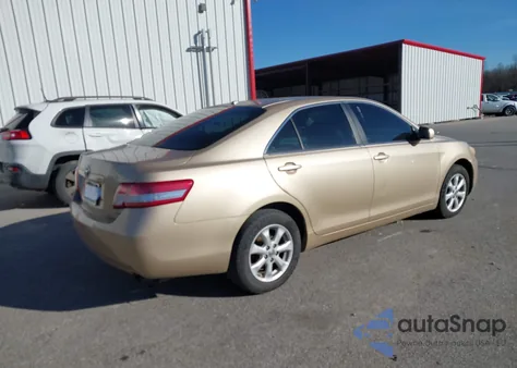 2011 Toyota Camry Le z USA, uszkodzony, nr VIN 4T1BF3EKXBU698739